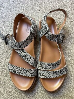 Universal Thread Leopard-Print Strappy Sandals in Tan and Black, Size 8.5